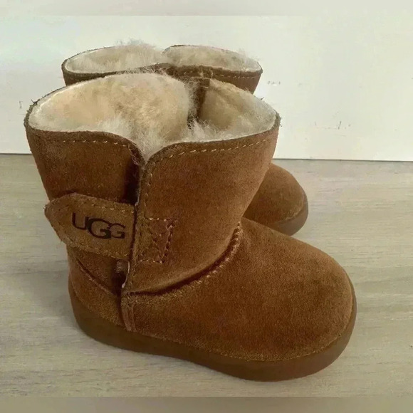 Ugg Unisex Keelan Suede & Shearling Booties sz 2-3 Chestnut - Picture 3 of 8